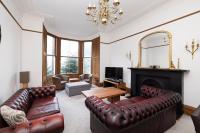 B&B Edinburgh - JOIVY 5 Bedroom Apt near Meadows and George Square - Bed and Breakfast Edinburgh