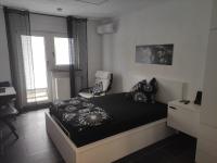 B&B Saarbrücken - Black & White Apartment - Bed and Breakfast Saarbrücken