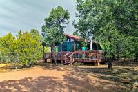 B&B Heber - Bright Heber-Overgaard Cabin Fire Pit and Deck - Bed and Breakfast Heber