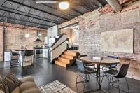 B&B Springfield - Sleek, Modern Loft in Downtown Springfield! - Bed and Breakfast Springfield