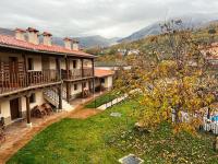 APARTAMENTOS DOÑA JIMENA DEL AMBROZ 4 Estrellas complejo único en el centro del pueblo - B&B Hervás