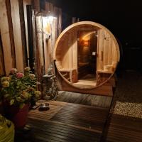 wellness chalet met jacuzzi, sauna, omheinde tuin, - Ferienwohnung Sint Annaland