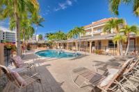 Walkable to Restaurants and Steps to the Beach! - Coconut Villa's Suite 10 - B&B