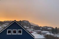 Cosy house with sunny terrace, garden and fjord view - Chambres d’hôtes Bergen