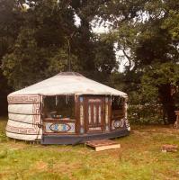 B&B Llanbrynmair - Mongolian yurt sleeping 2+2 with outdoor space - Bed and Breakfast Llanbrynmair