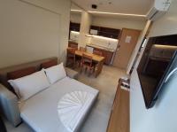 Apartment with Pool View