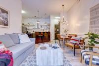 Mountain Retreat, Pool & Hot Tub, BBQ, Patio, King Bed, Sleeps 6! - B&B Canmore