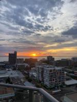B&B Darwin - Pandanas 15th floor (Water, City & Sunset views) - Bed and Breakfast Darwin