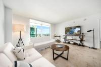 Penthouse APT w Private Balcony King Bed Parking - Chambres d’hôtes Miami