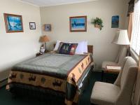 Habitación con cama grande