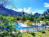 Condomínio na mata com piscina- 9km Praia - B&B Rio de Janeiro