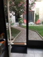 Petite maison sur jardin secret à 50 m de la Rue des teinturiers wifi gratuit - Chambres d'hôtes Avignon