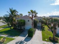 Beachside Serenity Escape - Private 3BR and 2BA, DOG FRIENDLY Duplex Oasis, Steps to Shore! - B&B