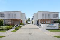 Azure River Side Townhouse - B&B Maroochydore