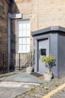 JOIVY Beautiful Penthouse with Terrace & Jacuzzi - Ferienwohnung Edinburgh