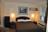 Habitación con cama grande