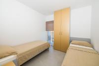 Stunning beachfront apartment with roof terrace - B&B Kutleše