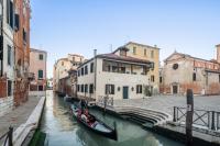 Garden Mansion with Private Mooring R&R - B&B