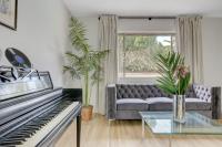 Resort Style 4 bedroom House with Pool Minutes from Strip - Ferienwohnung Las Vegas