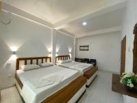 Quadruple Room with Private Bathroom