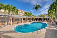 Walk to the Beach and Restaurants! - Coconut Villa's Suite 2 - B&B