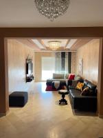 Big luxury apartment near airport - Chambres d'hôtes Zawyat an Nwaçer