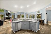 Tropical Escape with Relaxing Heated Pool & Palm Breezes - Bed and Breakfast Palm Coast