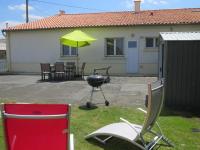 Gîte familial avec belle cour, 3 chambres, proche vignobles et activités, au calme en campagne angevine - FR-1-622-11 - Chambres d'hôtes Saint-Georges-des-Gardes