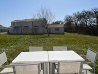 Maison de Vacances 2* avec Piscine Chauffée, Proche Plage et Commerces - FR-1-197-492 - B&B Talmont-Saint-Hilaire