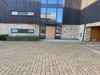 Exquisite & Contemporary 2 Bed Apartment w Parking 10 mins walk to Papworth, Addenbrookes hospitals & Bio Medical Campus - B&B