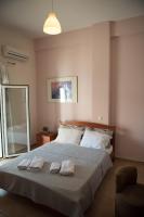 Dreibettzimmer mit Stadtblick