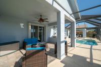 Serene Seaside Retreat - Dog friendly - 2BR Townhouse with Shared Heated Pool Steps to Paradise Beach! - B&B