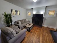 Comfy 3 BR - Family Friendly Apt - City Access - B&B Pittsburgh