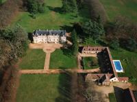 Gîte authentique avec piscine chauffée, parc et chevaux, au cœur d'un château historique - FR-1-410-189 - Ferienwohnung
