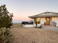 High Desert Scenic Getaway! Hot Tub, Fire Pit & BBQ Grill - B&B
