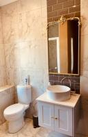 Zimmer mit Queensize-Bett und Poolblick