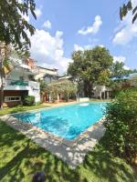 VILLA M - SOLITUDE 2 CANDOLIM GOA 3BHK, Pool Facing, Near Beach, Free Breakfast, Free WIFI and Prime Location - B&B Candolim