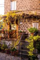 Renaissance Boutique House - Bed and Breakfast