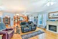 Waterfront Gladwin Home with Deck and Fire Pit! - Chambres d’hôtes Gladwin