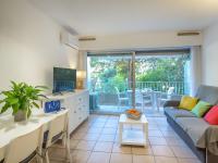 Studio Climatisé Proche Plage et Commerces avec Balcon, Parking, et WiFi à Saint-Raphaël - FR-1-466A-32 - Chambres d’hôtes