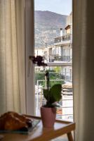Apartment with Mountain View
