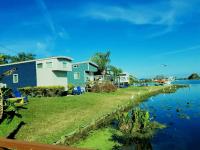 Orlando Lakefront Tiny Houses - B&B