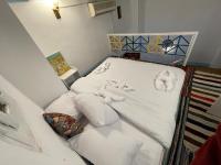 Habitación con cama extragrande.
