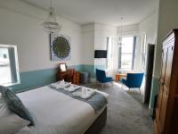 Kamer met Kingsize Bed en Uitzicht op Zee