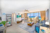 Waikiki Upscale 1 BR - Ocean Views - Parking - Bed and Breakfast Honolulu