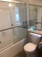 Lucky room, A comfortable bedroom with private bathroom close to YVR Richmond - Chambres d’hôtes