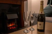 Business friendly 3BR home - King size beds & Centrally located - B&B