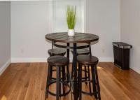 Queen Bed - Boston - RM 2 - B&B Stoneham