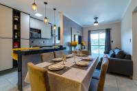 Refúgio Aconchegante no Canto do Forte Apê com 2 Quartos, Suíte, Wi-Fi e Garagem - Bed and Breakfast Praia Grande