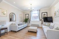 B&B Cheltenham - Beautiful 4 Bedroom Home - Bed and Breakfast Cheltenham